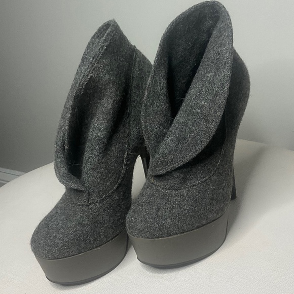 CARVELA Kurt Geiger Grey Flannel Platform Booties - Picture 2 of 6